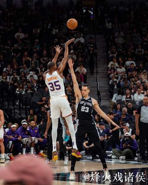 文班25+9马刺狂胜爵士 布克40分太阳绝地翻盘快船